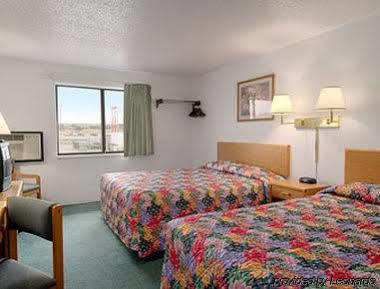 Super 8 By Wyndham Glendive Hotel Luaran gambar