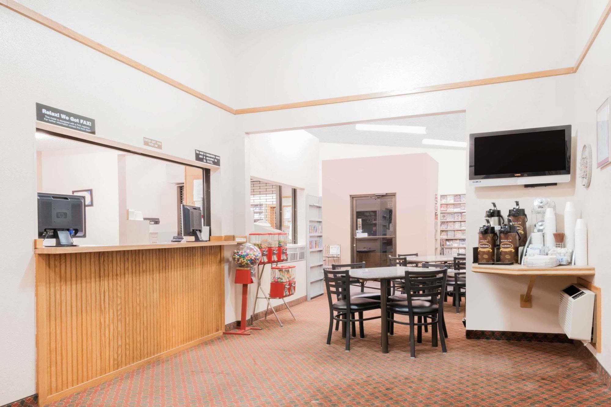 Super 8 By Wyndham Glendive Hotel Luaran gambar